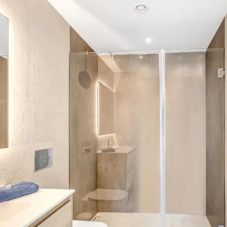 La Viu 아파트 에스테포나